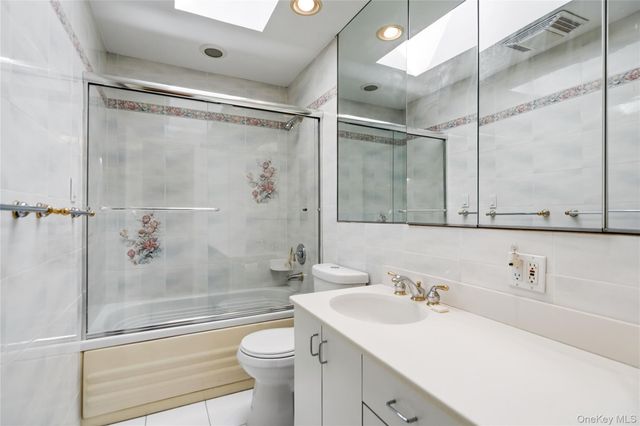 2 Starfire Lane, Williston Park, NY 11596
