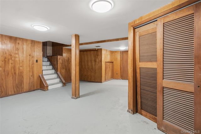 2 Starfire Lane, Williston Park, NY 11596