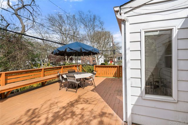 2 Starfire Lane, Williston Park, NY 11596