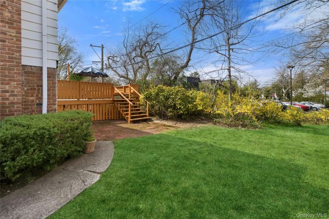 2 Starfire Lane, Williston Park, NY 11596