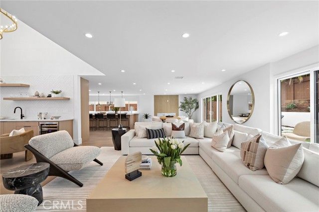 1789 Kinglet Court, Costa Mesa, CA 92626