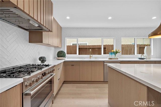 1789 Kinglet Court, Costa Mesa, CA 92626