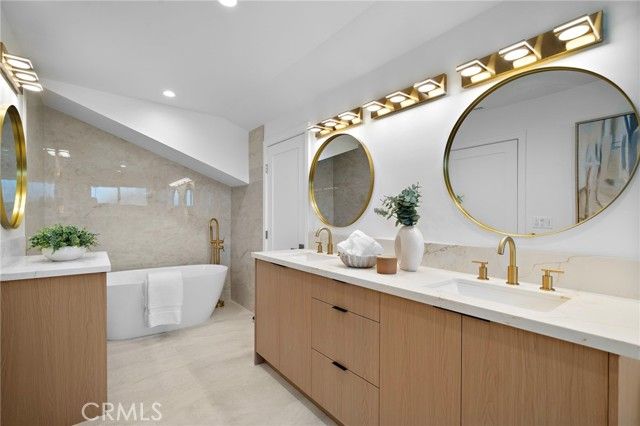 1789 Kinglet Court, Costa Mesa, CA 92626