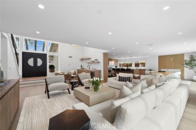 1789 Kinglet Court, Costa Mesa, CA 92626