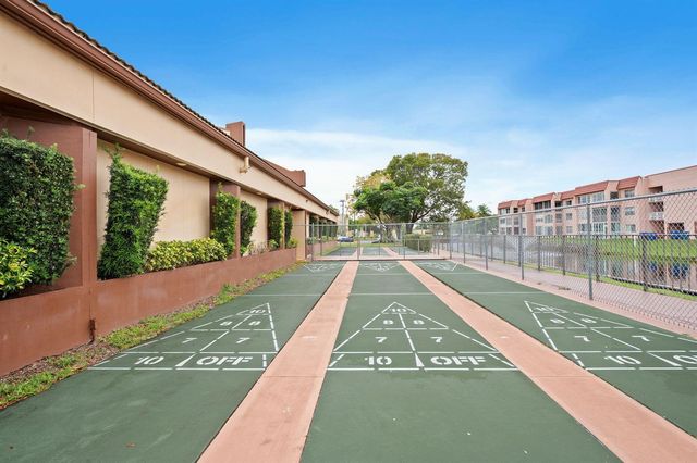 9330 Sunrise Lakes Boulevard 104, Sunrise, FL 33322