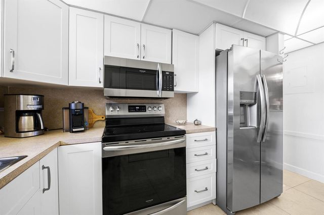 9330 Sunrise Lakes Boulevard 104, Sunrise, FL 33322