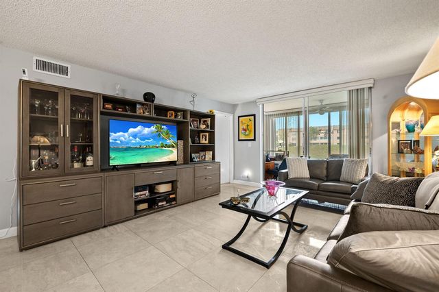 9330 Sunrise Lakes Boulevard 104, Sunrise, FL 33322