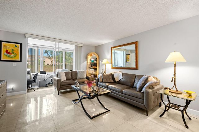 9330 Sunrise Lakes Boulevard 104, Sunrise, FL 33322