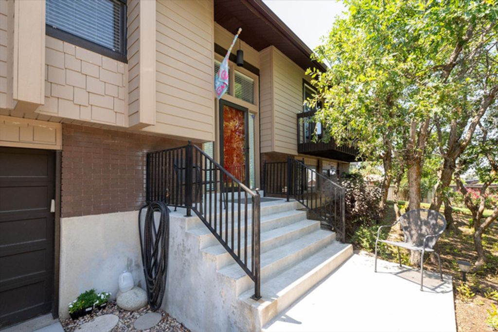 2916 E CARDIFF RD, Cottonwood Heights, UT 84121