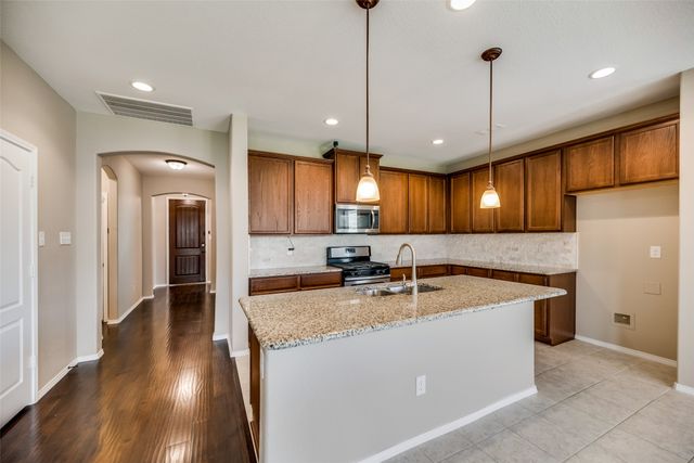 1801 Meadow Trail Lane, Aubrey, TX 76227