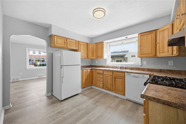 1911 Irwin St, Aliquippa, PA 15001