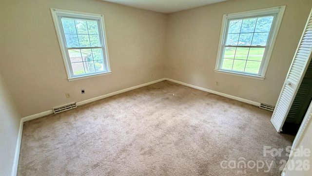 2808 28th Street NE, Hickory, NC 28601