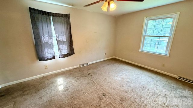 2808 28th Street NE, Hickory, NC 28601