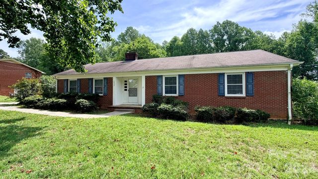 2808 28th Street NE, Hickory, NC 28601