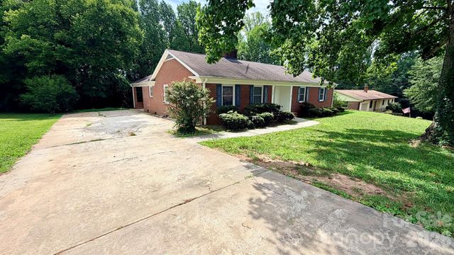 2808 28th Street NE, Hickory, NC 28601