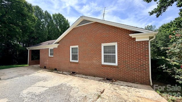 2808 28th Street NE, Hickory, NC 28601