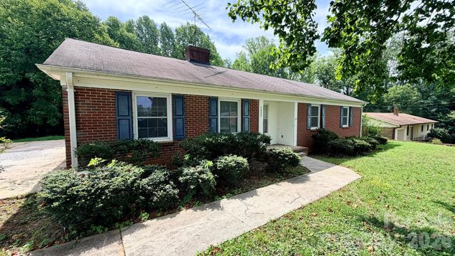 2808 28th Street NE, Hickory, NC 28601