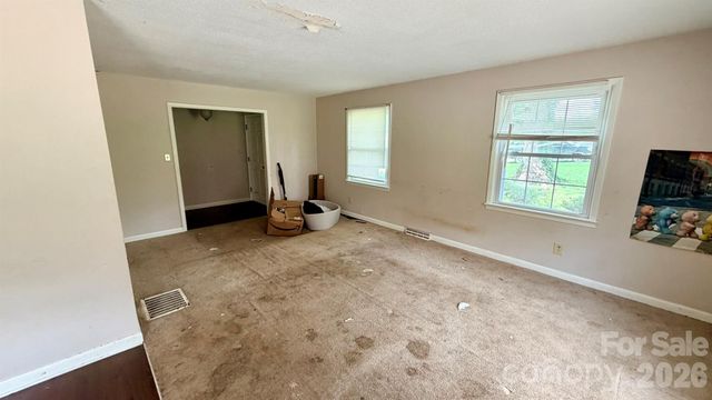 2808 28th Street NE, Hickory, NC 28601