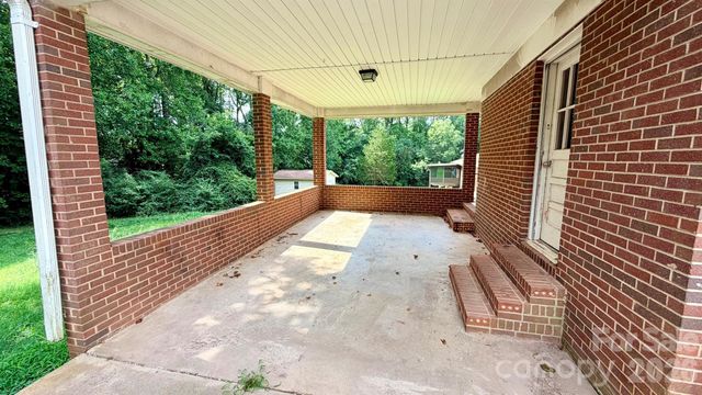 2808 28th Street NE, Hickory, NC 28601