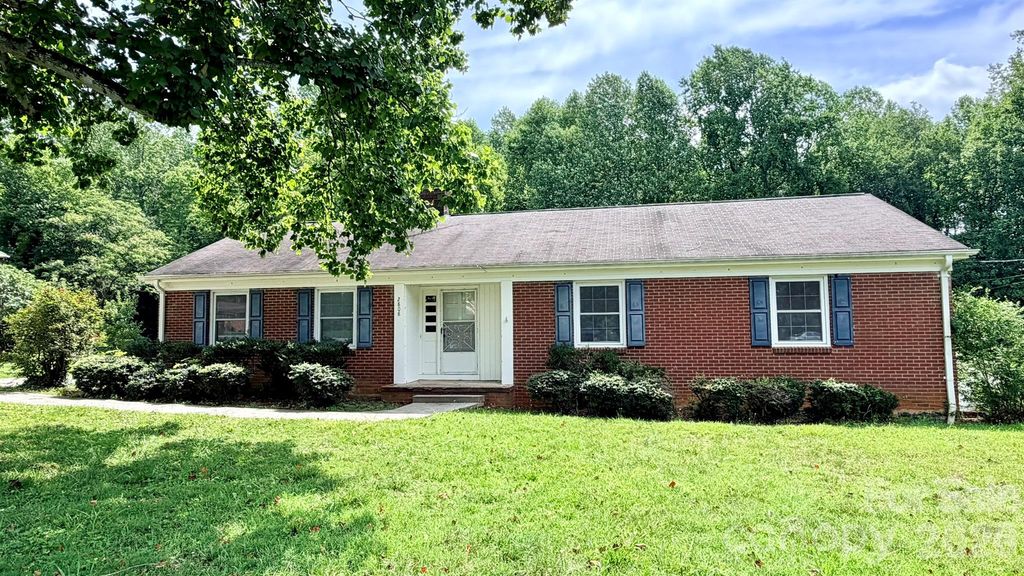 2808 28th Street NE, Hickory, NC 28601