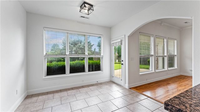 6604 W Braebourne Drive, Rogers, AR 72758