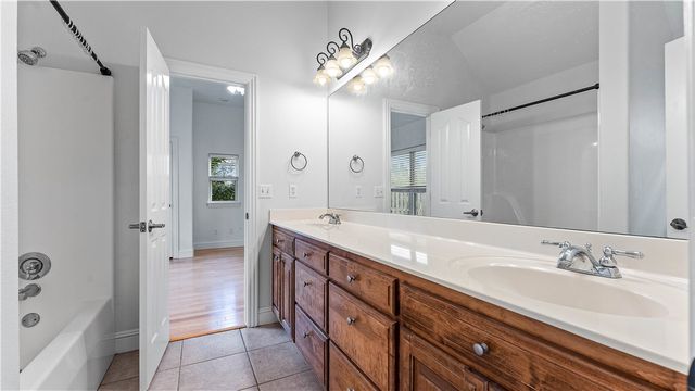 6604 W Braebourne Drive, Rogers, AR 72758
