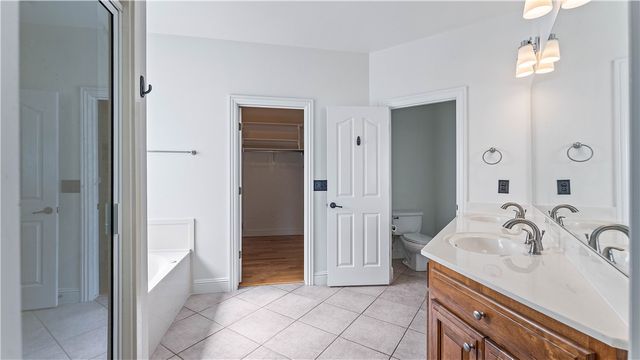 6604 W Braebourne Drive, Rogers, AR 72758