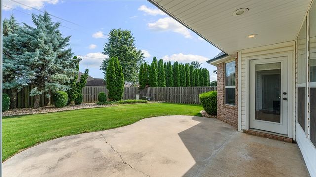 6604 W Braebourne Drive, Rogers, AR 72758