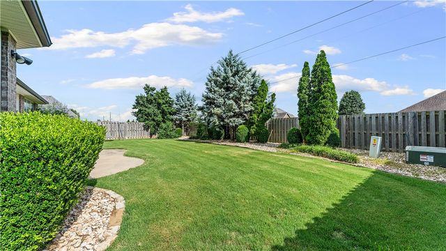 6604 W Braebourne Drive, Rogers, AR 72758