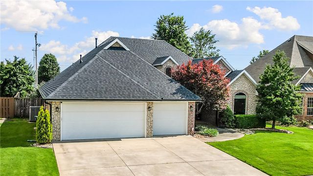 6604 W Braebourne Drive, Rogers, AR 72758