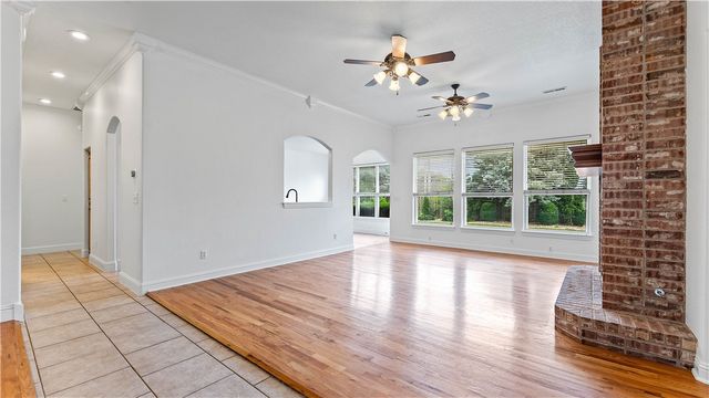 6604 W Braebourne Drive, Rogers, AR 72758