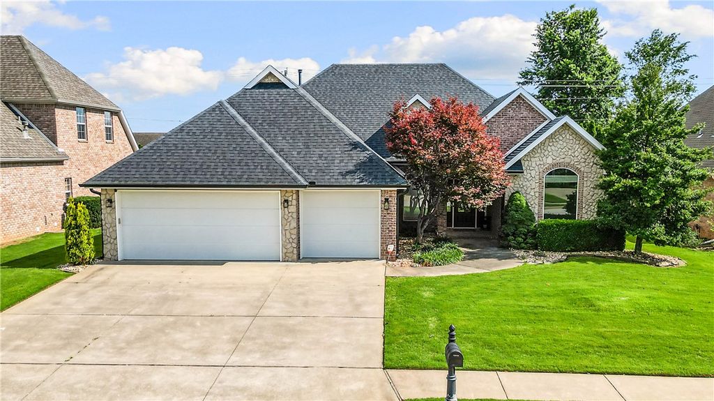 6604 W Braebourne Drive, Rogers, AR 72758