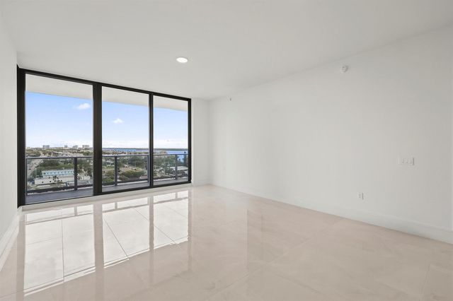 220 Lake Shore Drive 1121, Lake Park, FL 33403