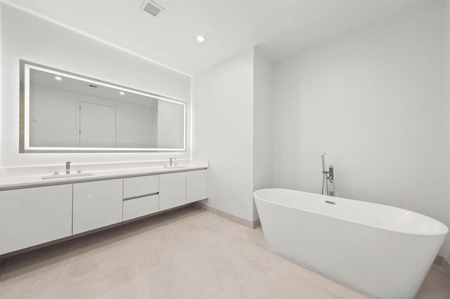 220 Lake Shore Drive 1121, Lake Park, FL 33403