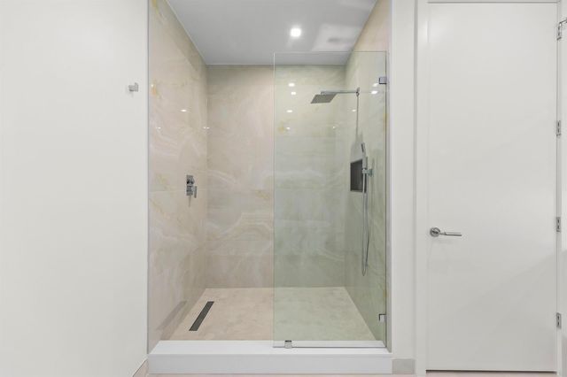 220 Lake Shore Drive 1121, Lake Park, FL 33403