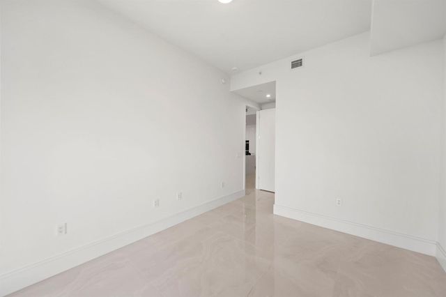 220 Lake Shore Drive 1121, Lake Park, FL 33403