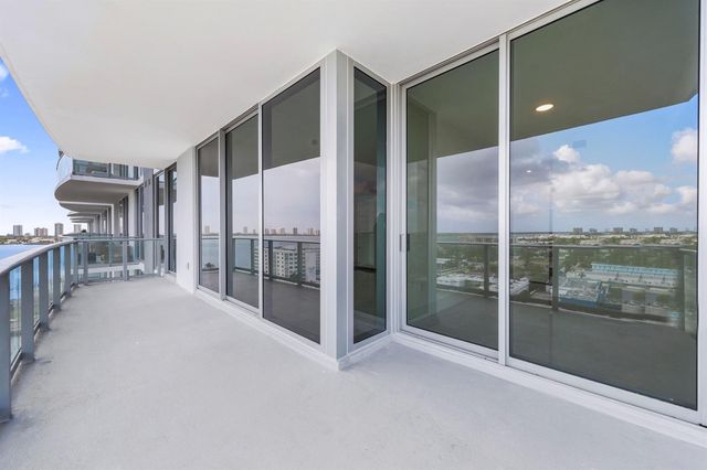 220 Lake Shore Drive 1121, Lake Park, FL 33403