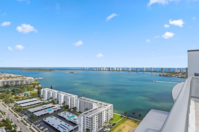 220 Lake Shore Drive 1121, Lake Park, FL 33403
