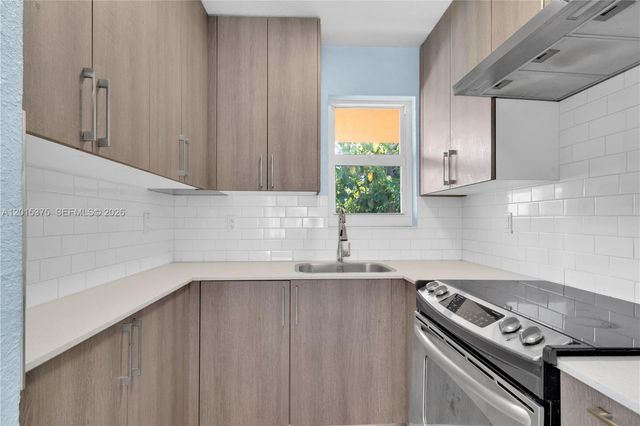 1250 SW 4th St 6, Miami, FL 33135