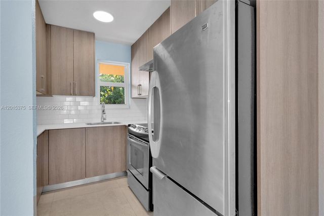 1250 SW 4th St 6, Miami, FL 33135