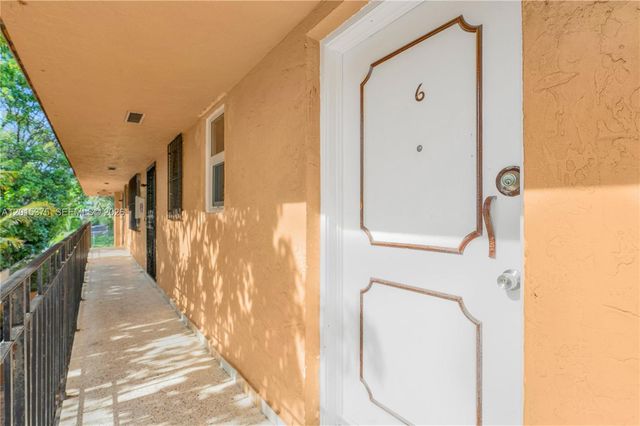 1250 SW 4th St 6, Miami, FL 33135