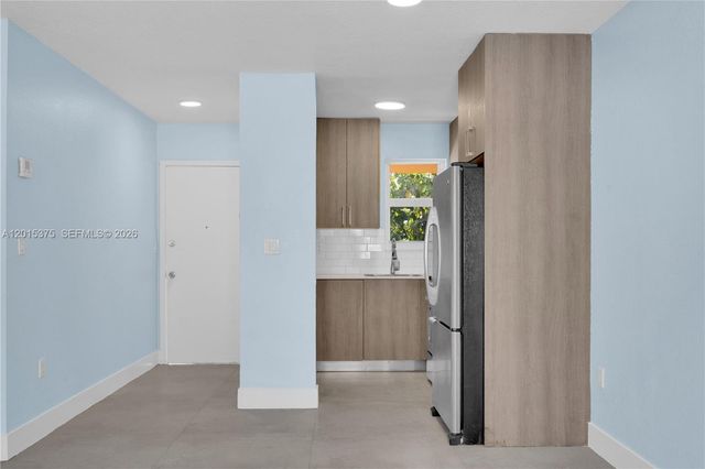 1250 SW 4th St 6, Miami, FL 33135