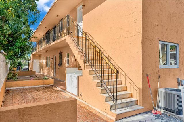 1250 SW 4th St 6, Miami, FL 33135