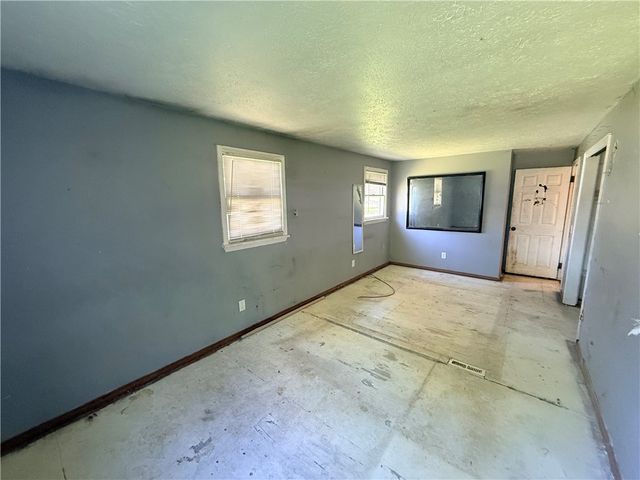 12 Gannett Road, Farmington, NY 14425