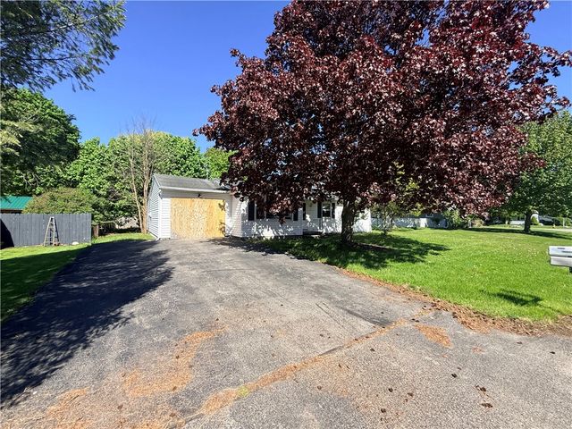 12 Gannett Road, Farmington, NY 14425