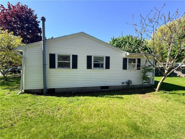 12 Gannett Road, Farmington, NY 14425