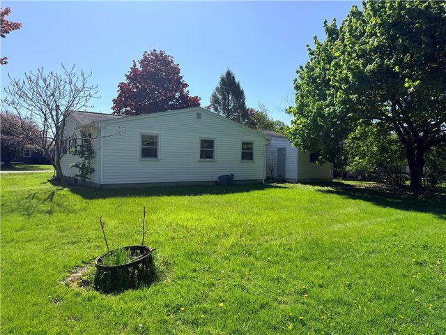 12 Gannett Road, Farmington, NY 14425