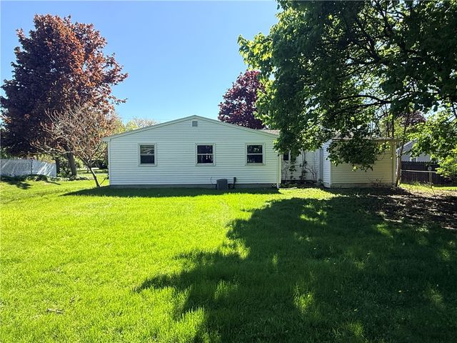 12 Gannett Road, Farmington, NY 14425
