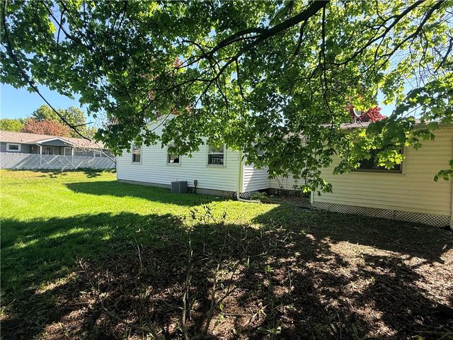 12 Gannett Road, Farmington, NY 14425