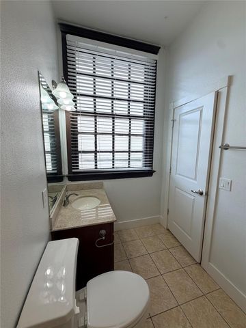 621 21st Street 303, Galveston, TX 77550